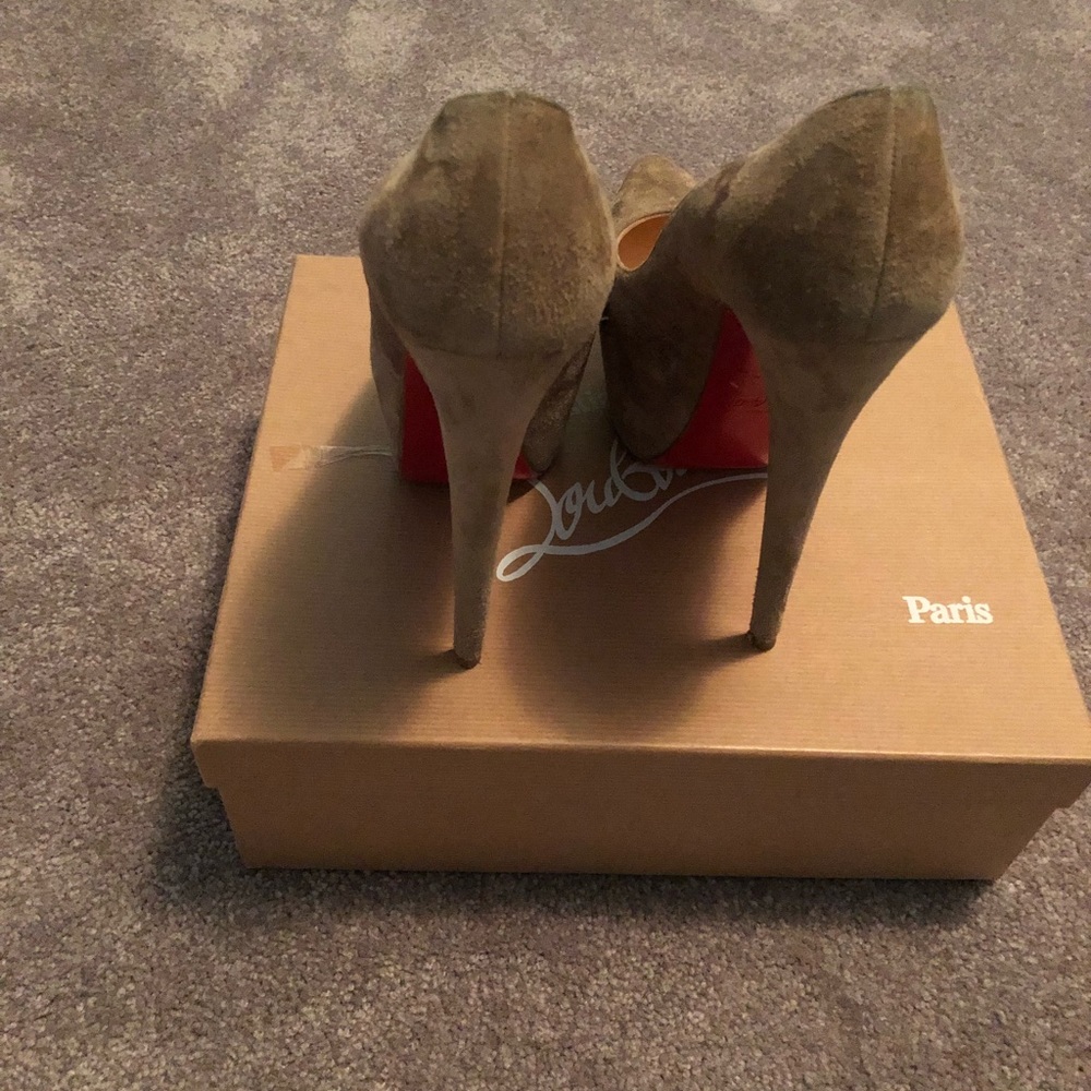 Shoes - Picture 3 of 4