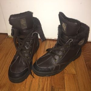 Chocolate brown boots with insulation