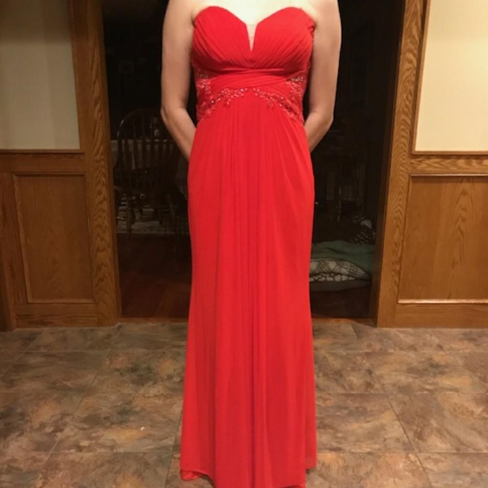 💕Gorgeous💕Red Xscape Gown💕Size 4