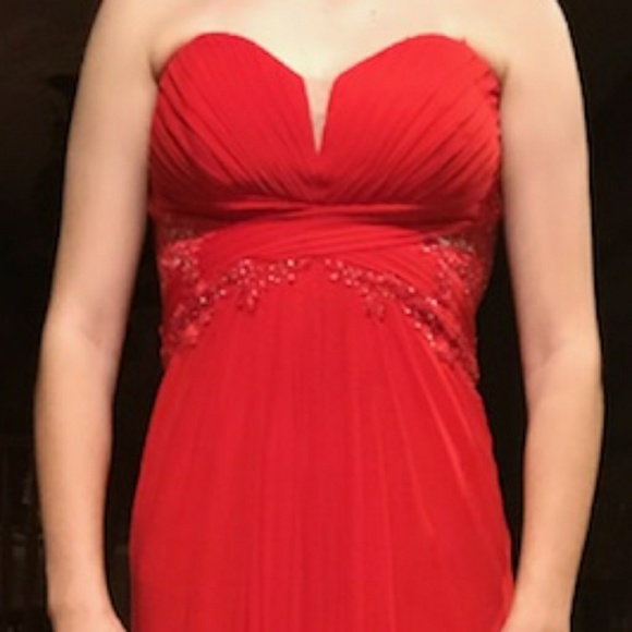 💕Gorgeous💕Red Xscape Gown💕Size 4 - Picture 2 of 6