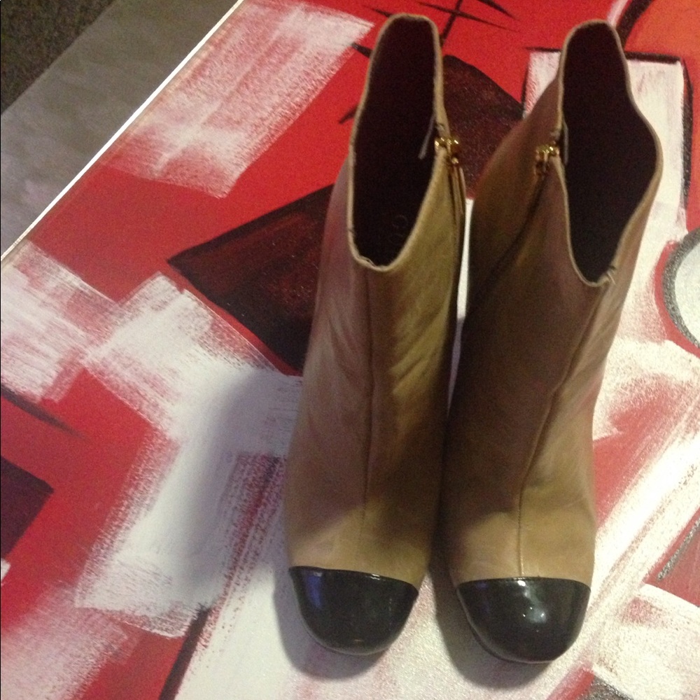Booties #Guess - Picture 2 of 6