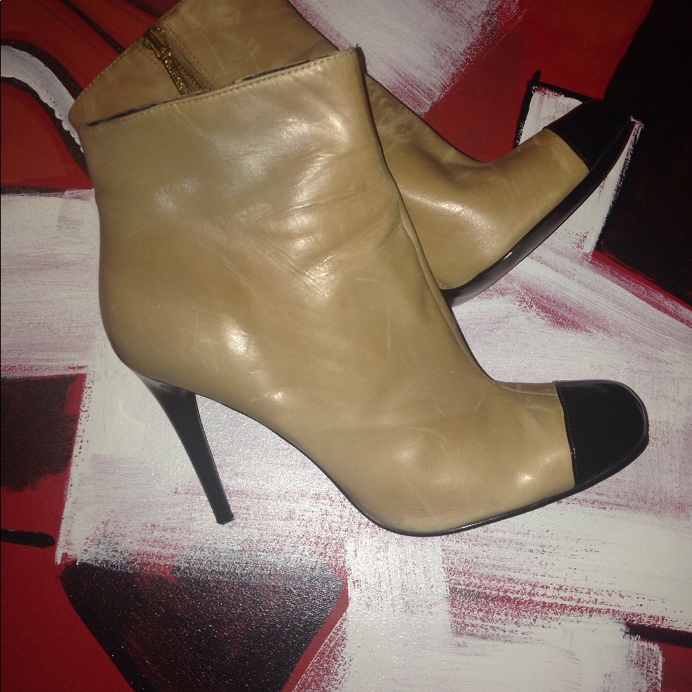Booties #Guess - Picture 3 of 6