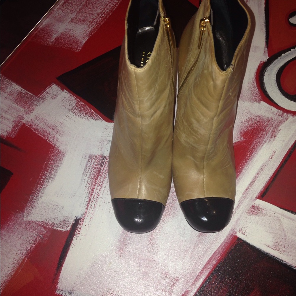 Booties #Guess - Picture 4 of 6