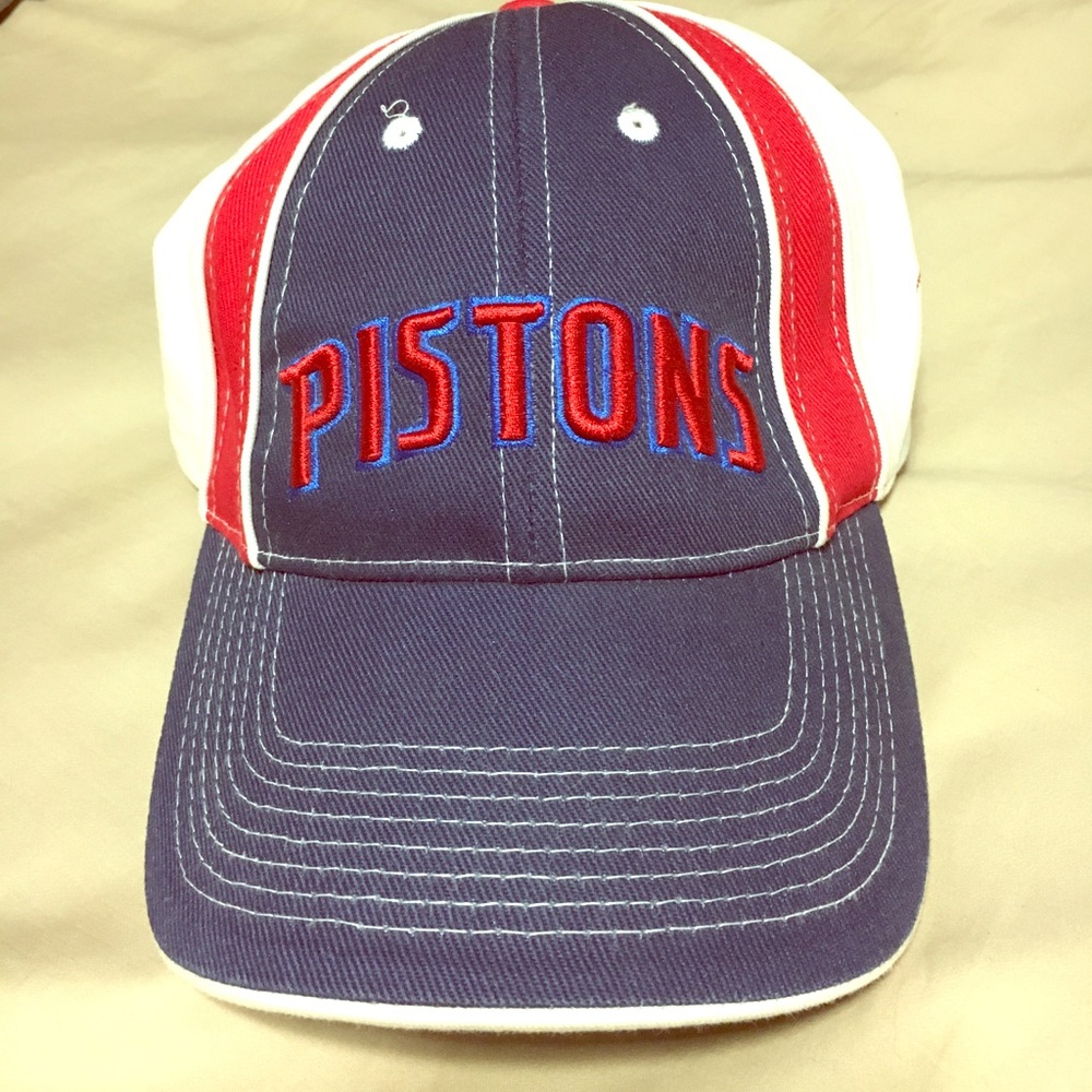 🏀Detroit Pistons Velcro back hat🏀