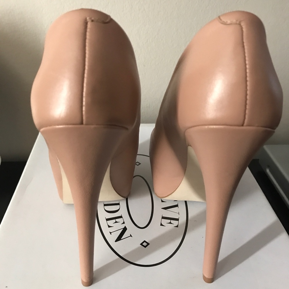 Steve Madden “DEJAVÚ”