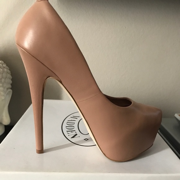 Steve Madden “DEJAVÚ” - Picture 2 of 3