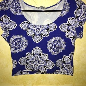 CROPPED CHARLOTTE RUSSE TOP, floral design
