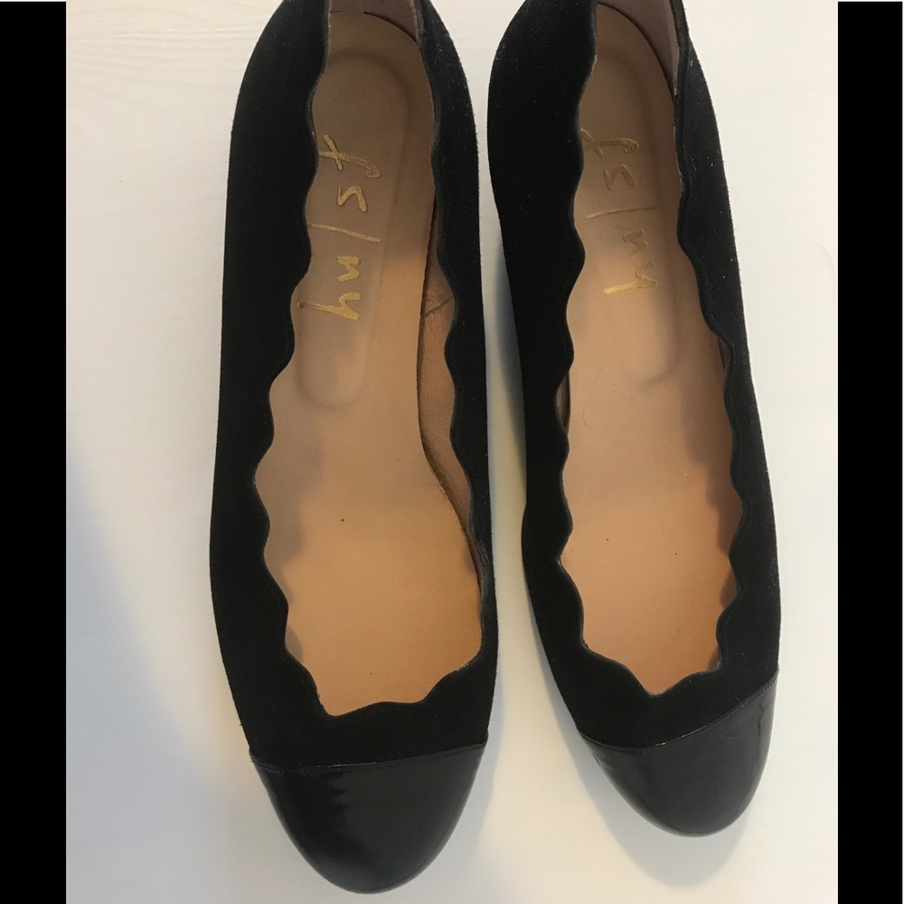 💋Like New FS/NY Scalloped Edge Suede Wedge💋