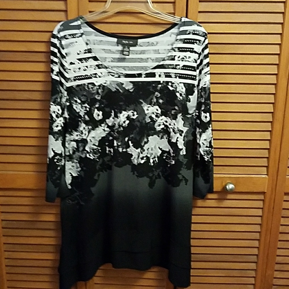 Beautiful Black and White Tunic