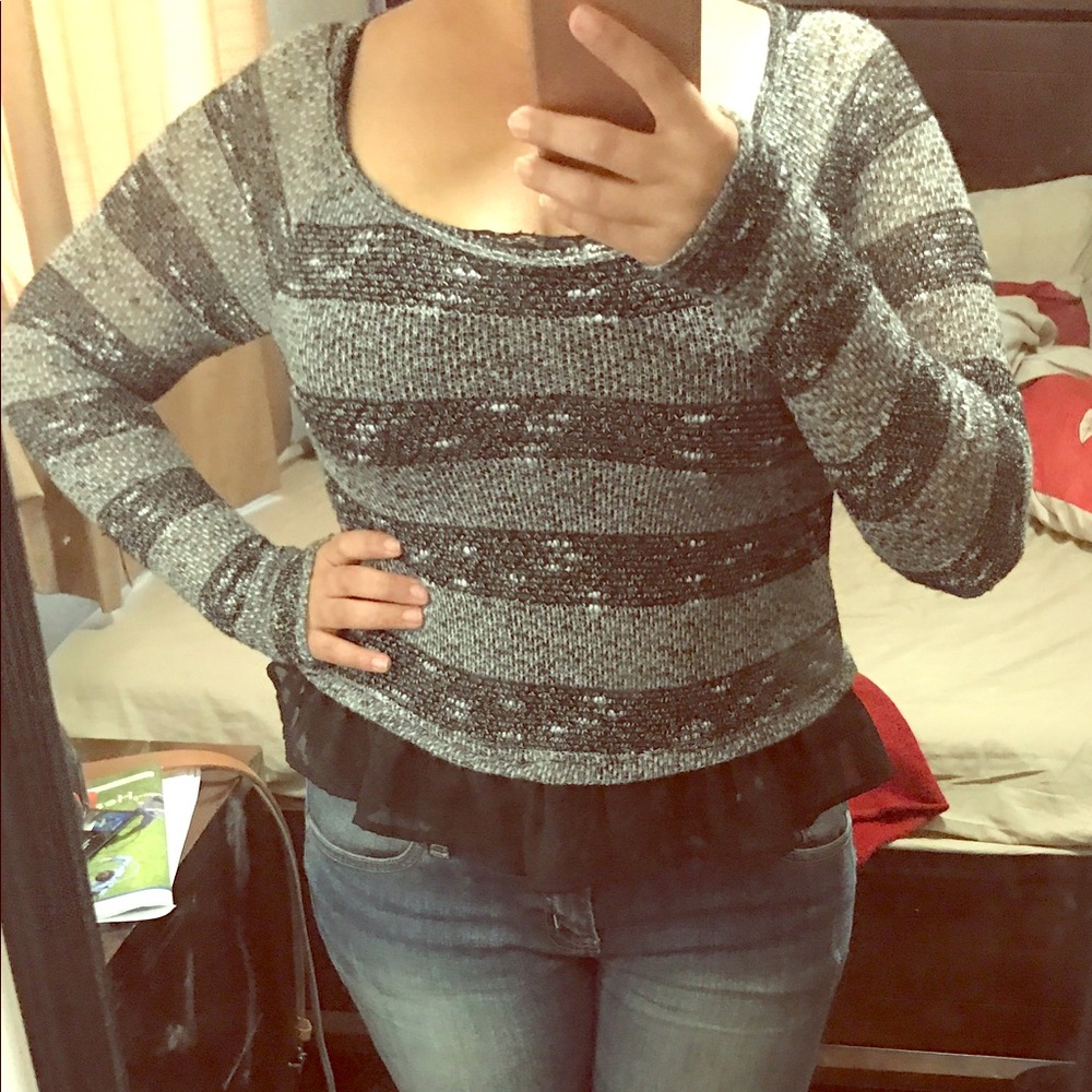 Slightly cropped long sleeve light sweater