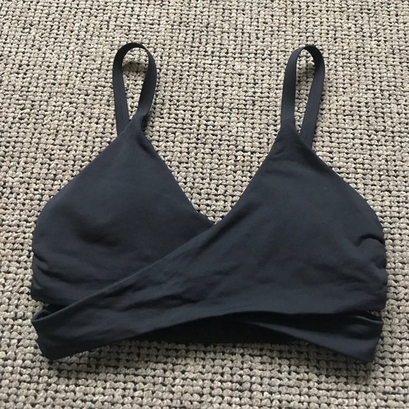 lululemon athletica Other - Lululemon Lean in bra size 4 black