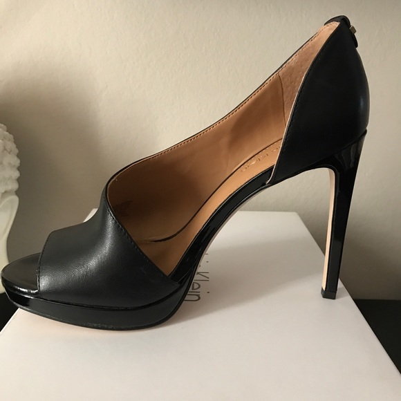 Calvin Klein “SAIRA PUMPS” - Picture 2 of 4