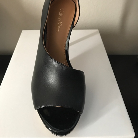 Calvin Klein “SAIRA PUMPS” - Picture 3 of 4