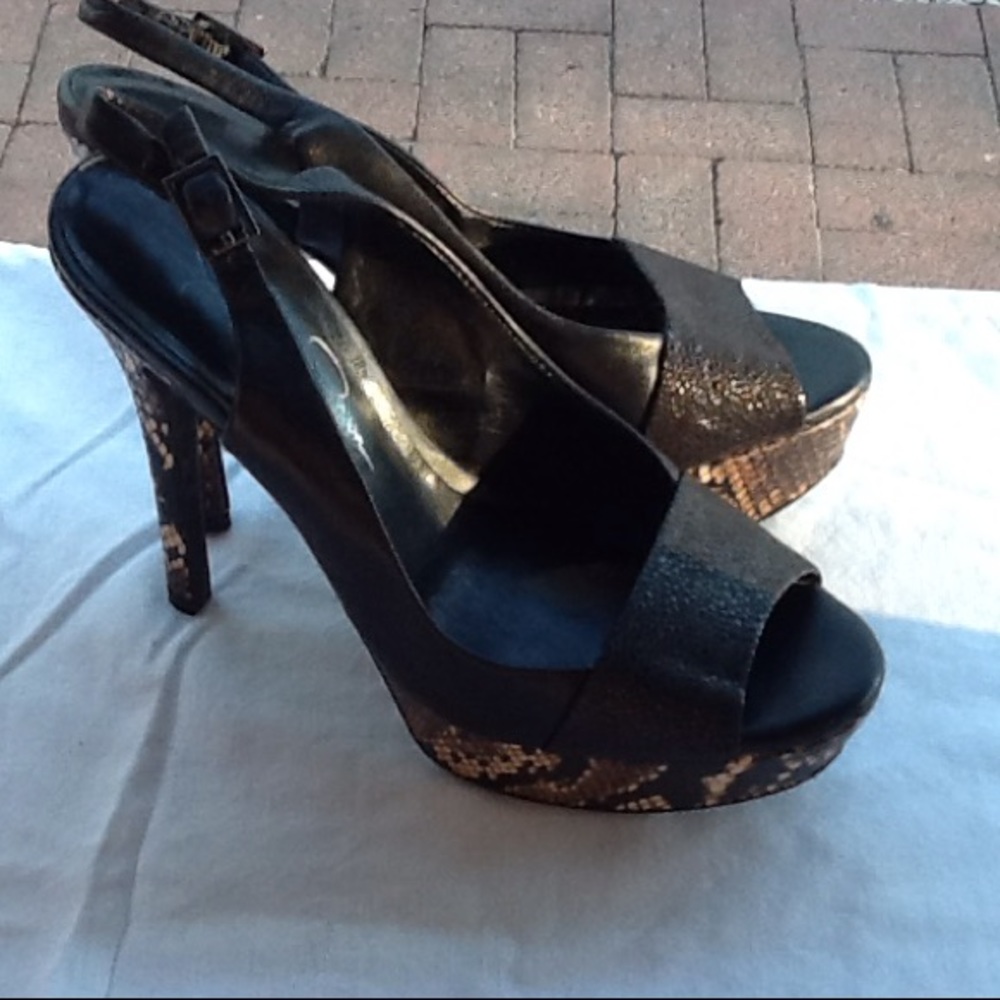 Pumps - Picture 2 of 2
