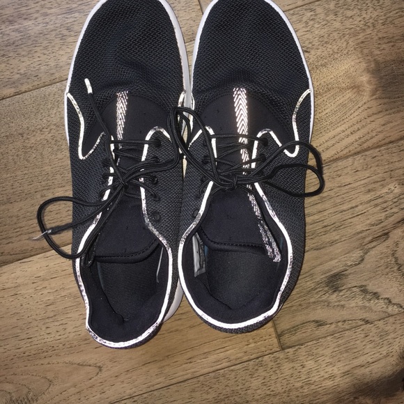 Men’s Air Jordan Shoes - Picture 2 of 7