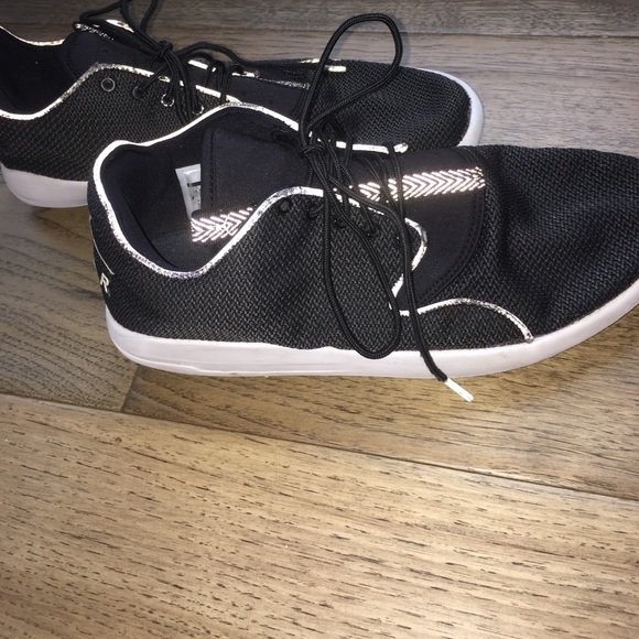 Men’s Air Jordan Shoes - Picture 3 of 7