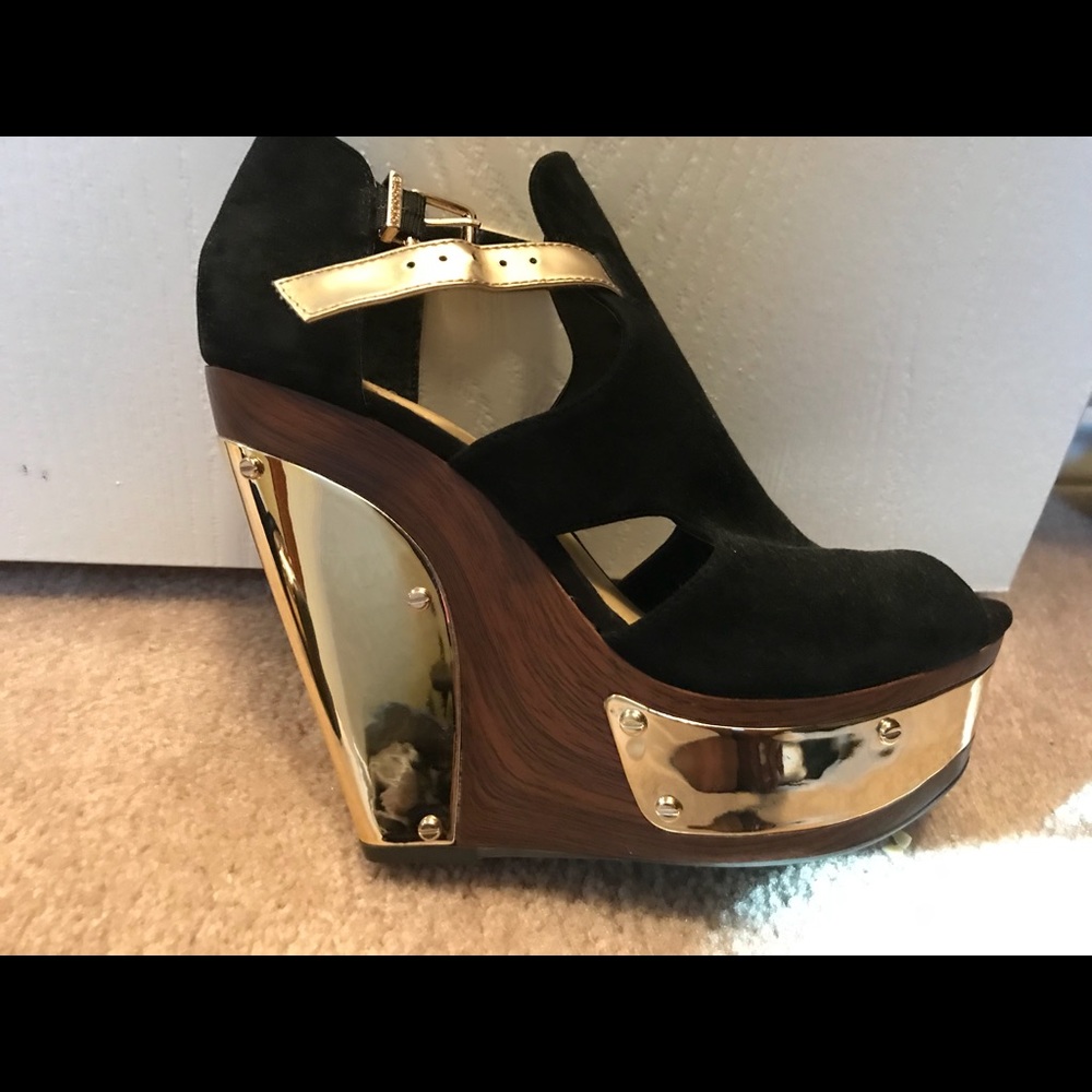Shoes - Picture 2 of 5