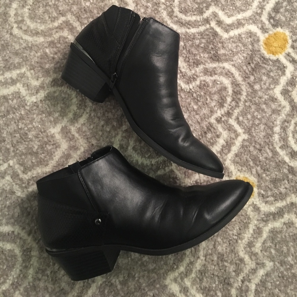 Vera Wang Black Boots/Booties