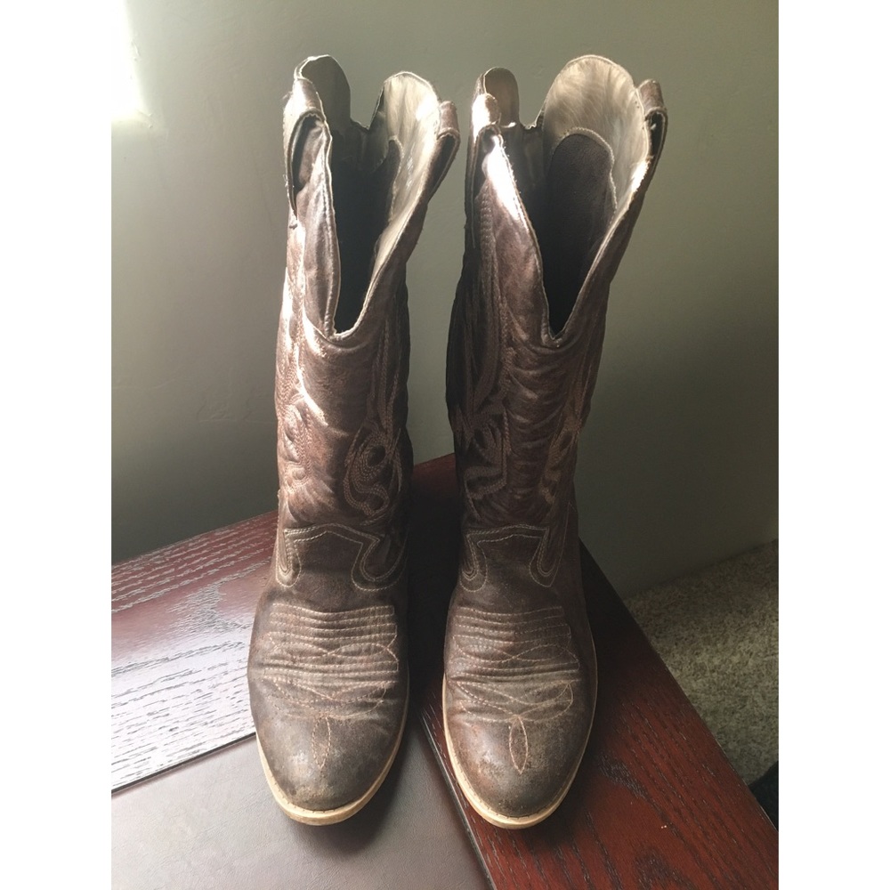 Cowgirl boots! Size 9