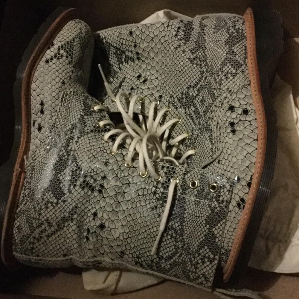 Dr Martens snake skin print boot