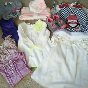 Lot of girls clothes size 18-24m and 2T. 8 pieces.