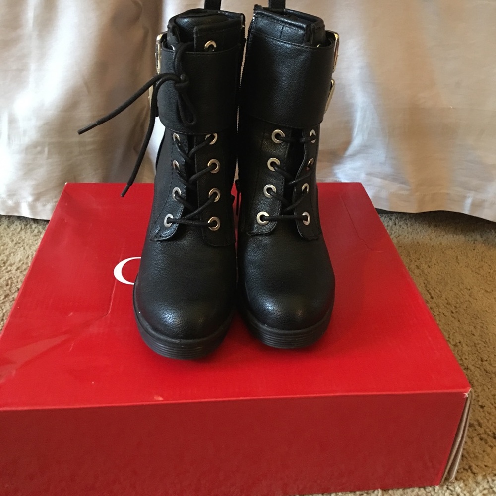 Combat boots