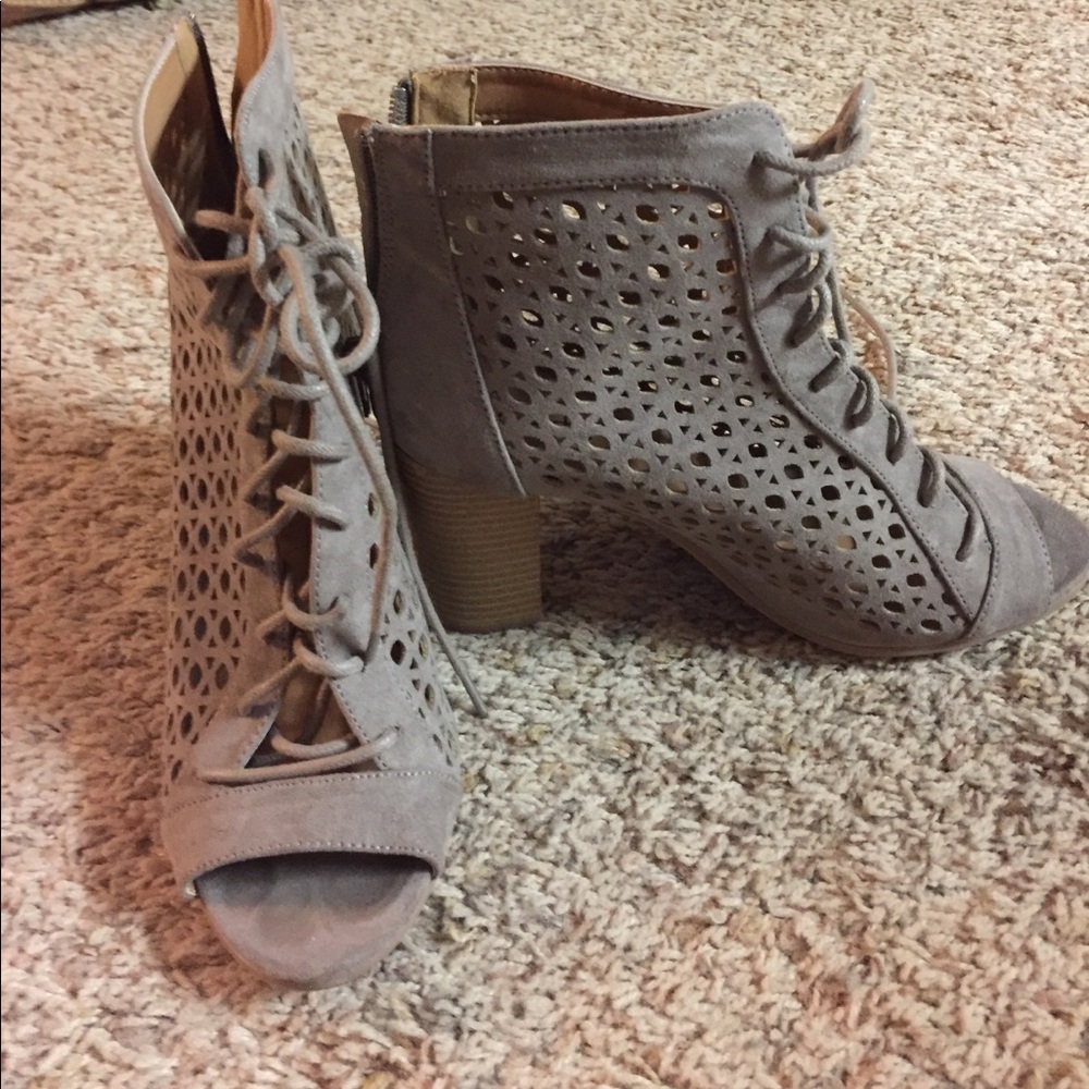 Qupid heeled ankle boots