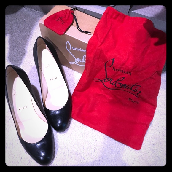 Authentic Christian Louboutin Simple Pump - Picture 1 of 7