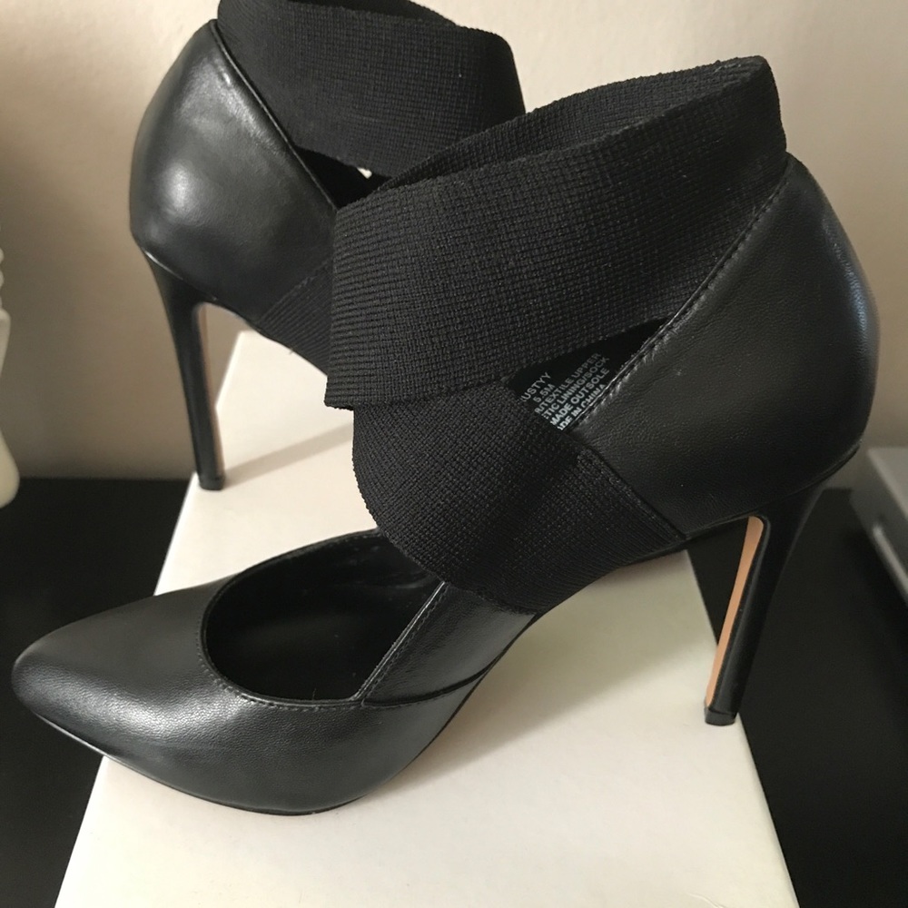 Steven Madden Rusty Elastic Strap Pumps.