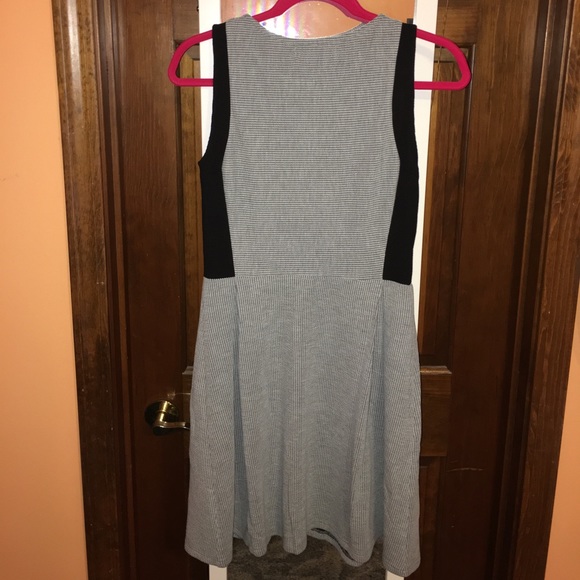 Gray and black front zipper dress - Picture 4 of 5