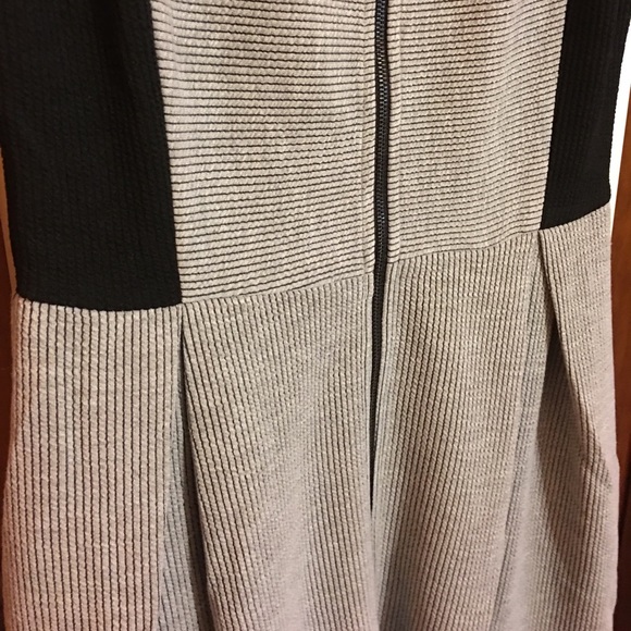 Gray and black front zipper dress - Picture 5 of 5