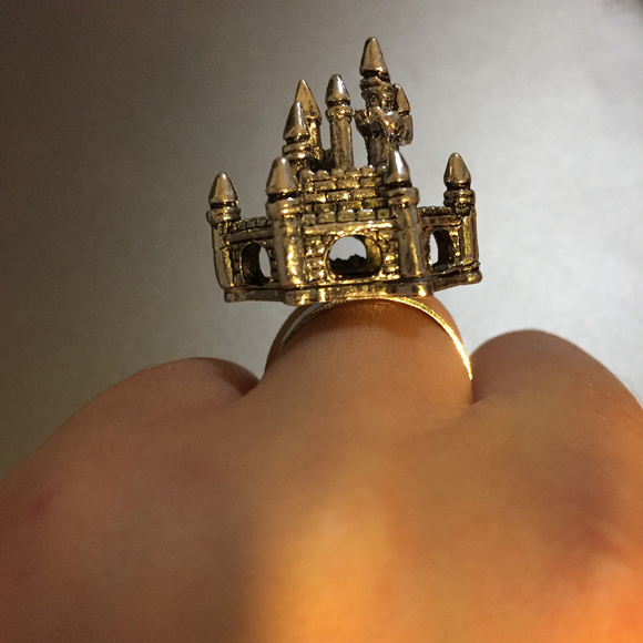 Silver Castle Ring - Picture 2 of 3