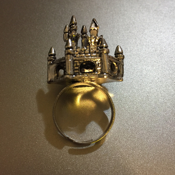 Silver Castle Ring - Picture 3 of 3