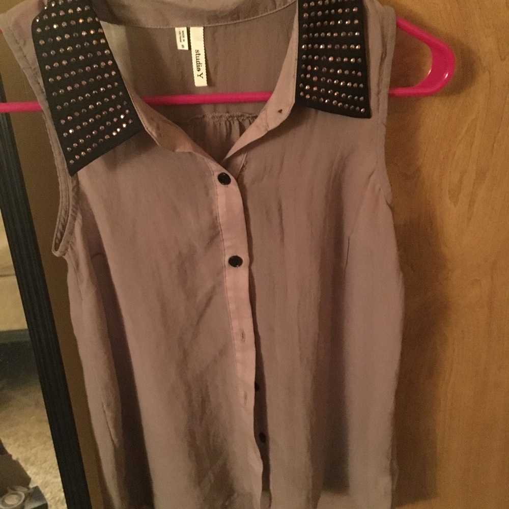 Studded collar button down tank