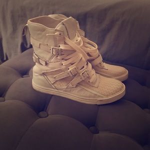 Very cute and stylish leather sneakers 👟