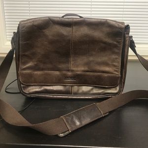 Kenneth Cole Reaction Messenger bag