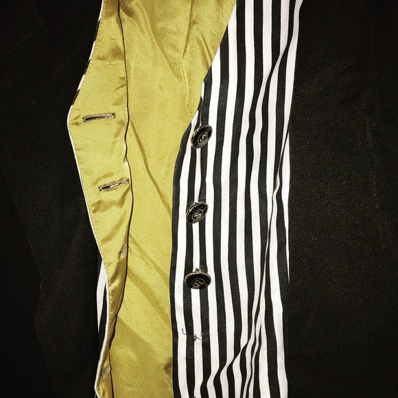 Blazer - Picture 4 of 4