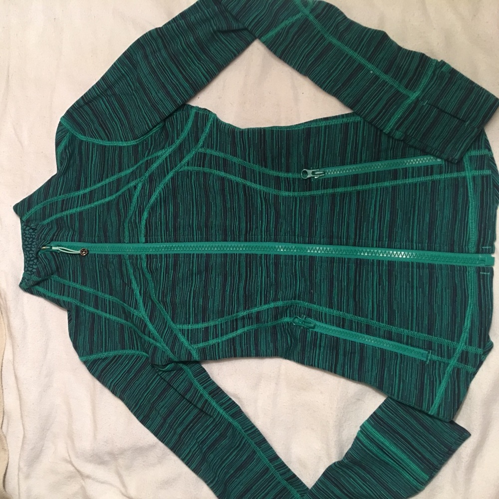 Lululemon define jacket size:4