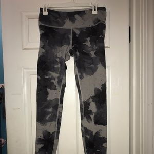 Lululemon Wunder Under Black&White Floral Leggings