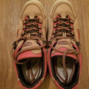 Lowa women's waterproof hiking shoe boot