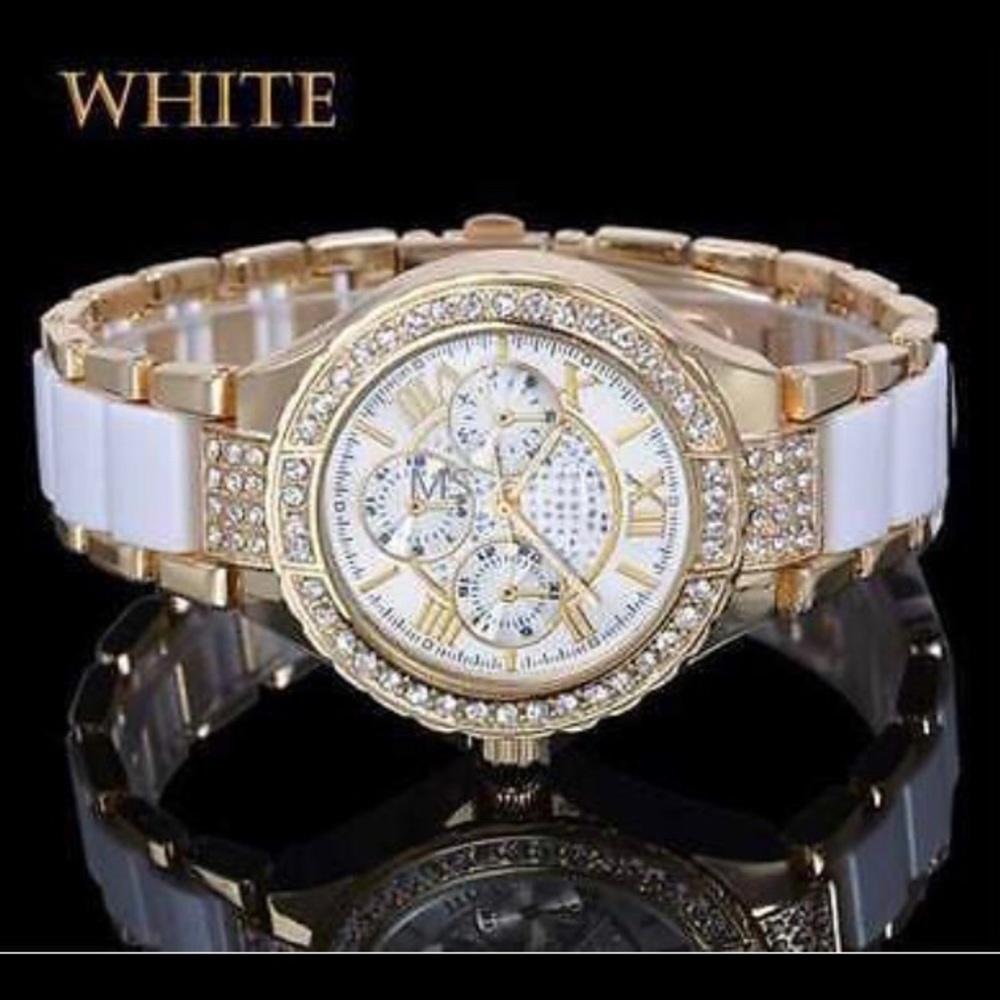 Analog quartz wrist watch