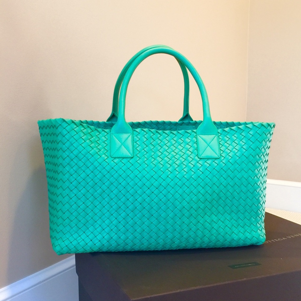 NWOT Bottega Veneta medium Cabat tote bag