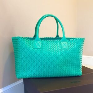 NWOT Bottega Veneta medium Cabat tote bag