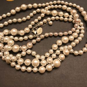 White House Black Market Pearl Necklace