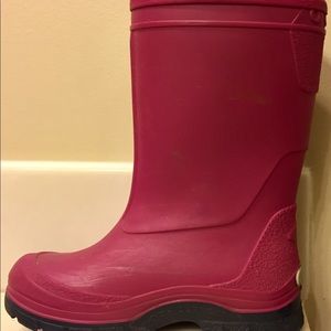 Crimson pink rain / snow boots 💓