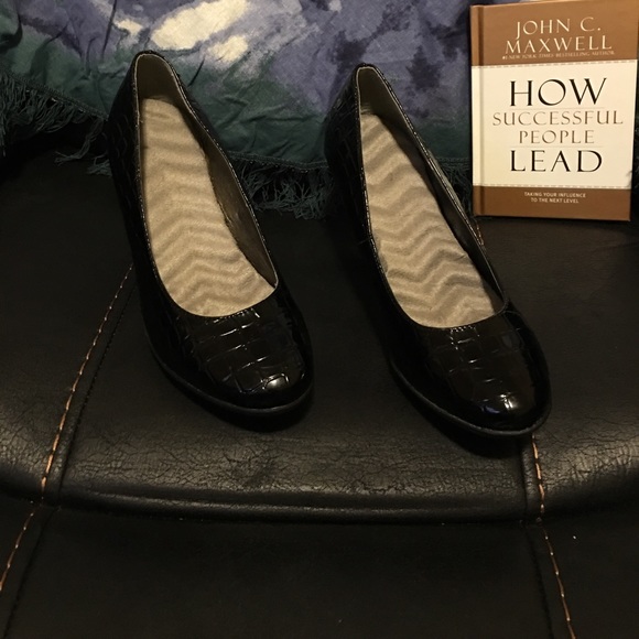 Black patent heels 👠! New without tags. - Picture 2 of 7