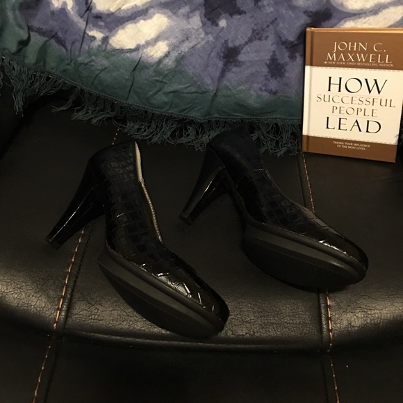 Black patent heels 👠! New without tags. - Picture 3 of 7