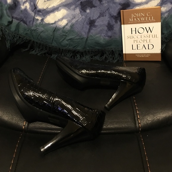 Black patent heels 👠! New without tags. - Picture 4 of 7