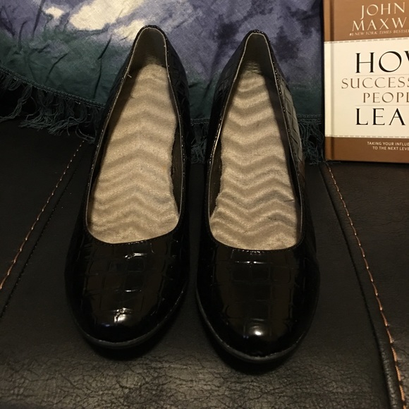 Black patent heels 👠! New without tags. - Picture 7 of 7