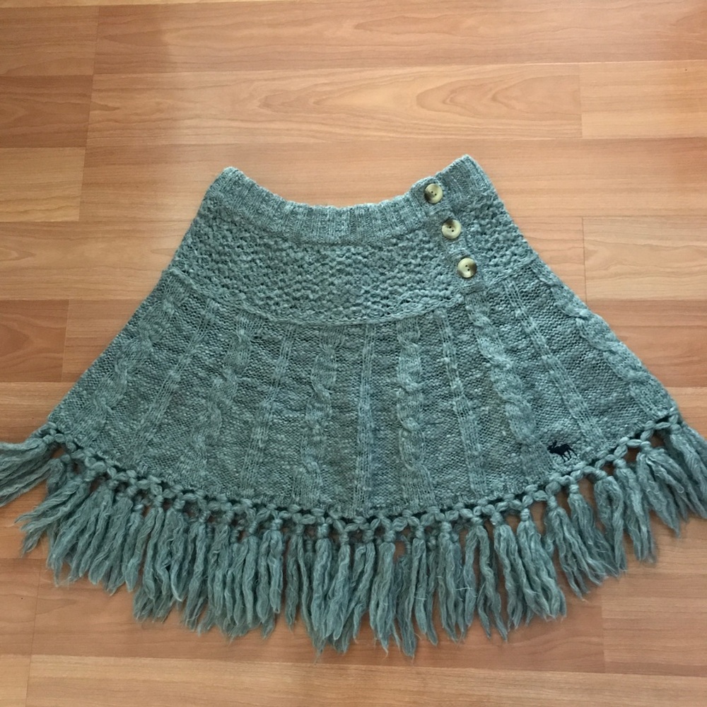 SOLD!! Abercrombie poncho size S/M